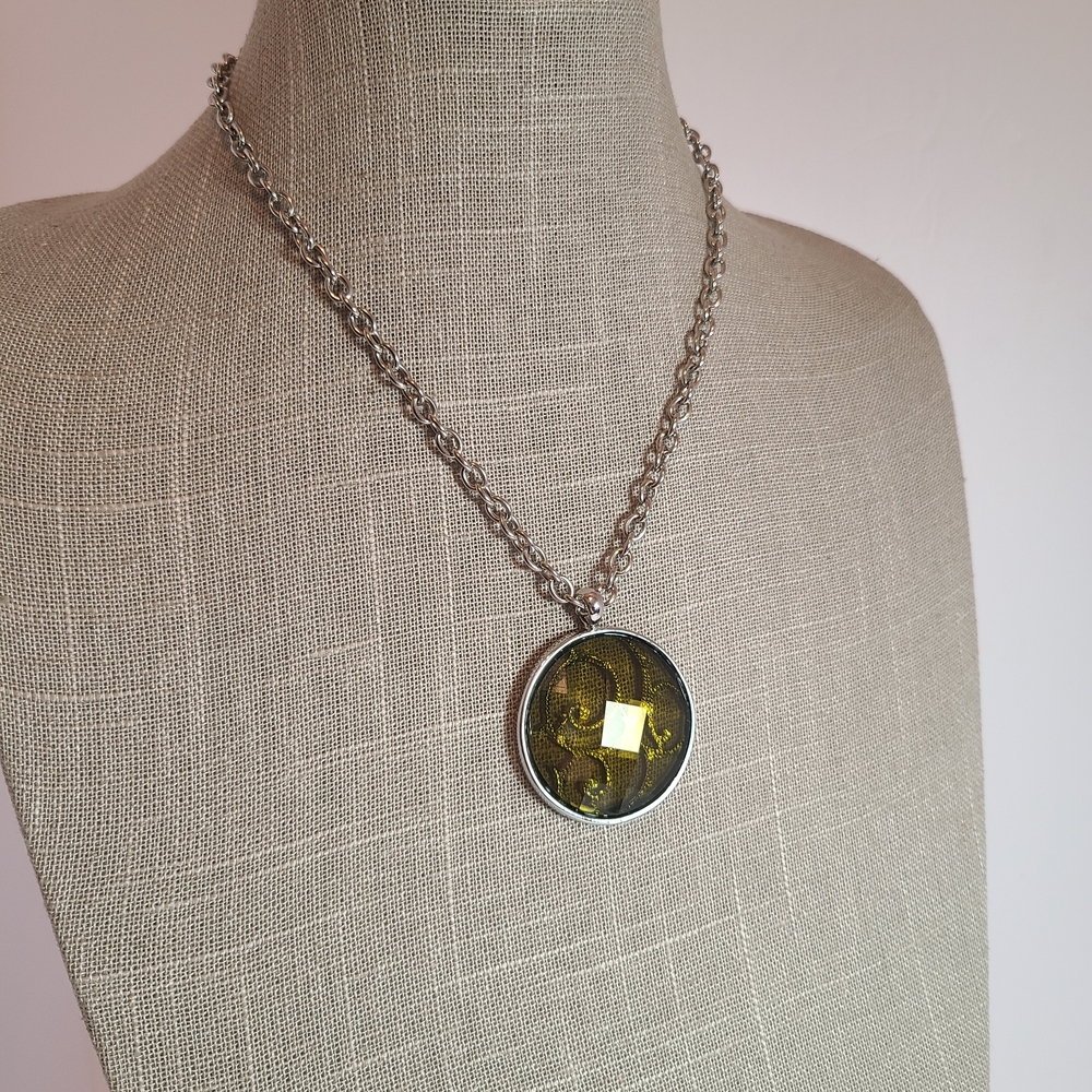 Silver Tone & Moss Green Faceted Filigree Necklace & Earring Set - Picture 3 of 15